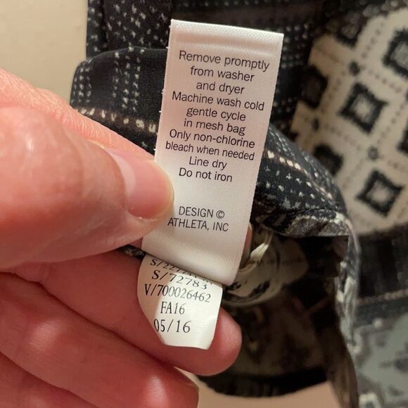 ✨Athleta Tribal Dunes Tank - Picture 7 of 7